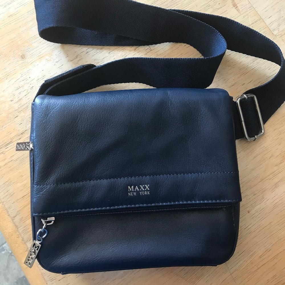 MAXX NY Navy handsfree bag